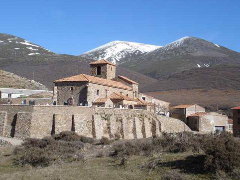 Moncayo, laino guztien artetik, 
Ebro bailarako zaindaria
