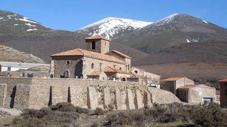 Moncayo, laino guztien artetik, 
Ebro bailarako zaindaria