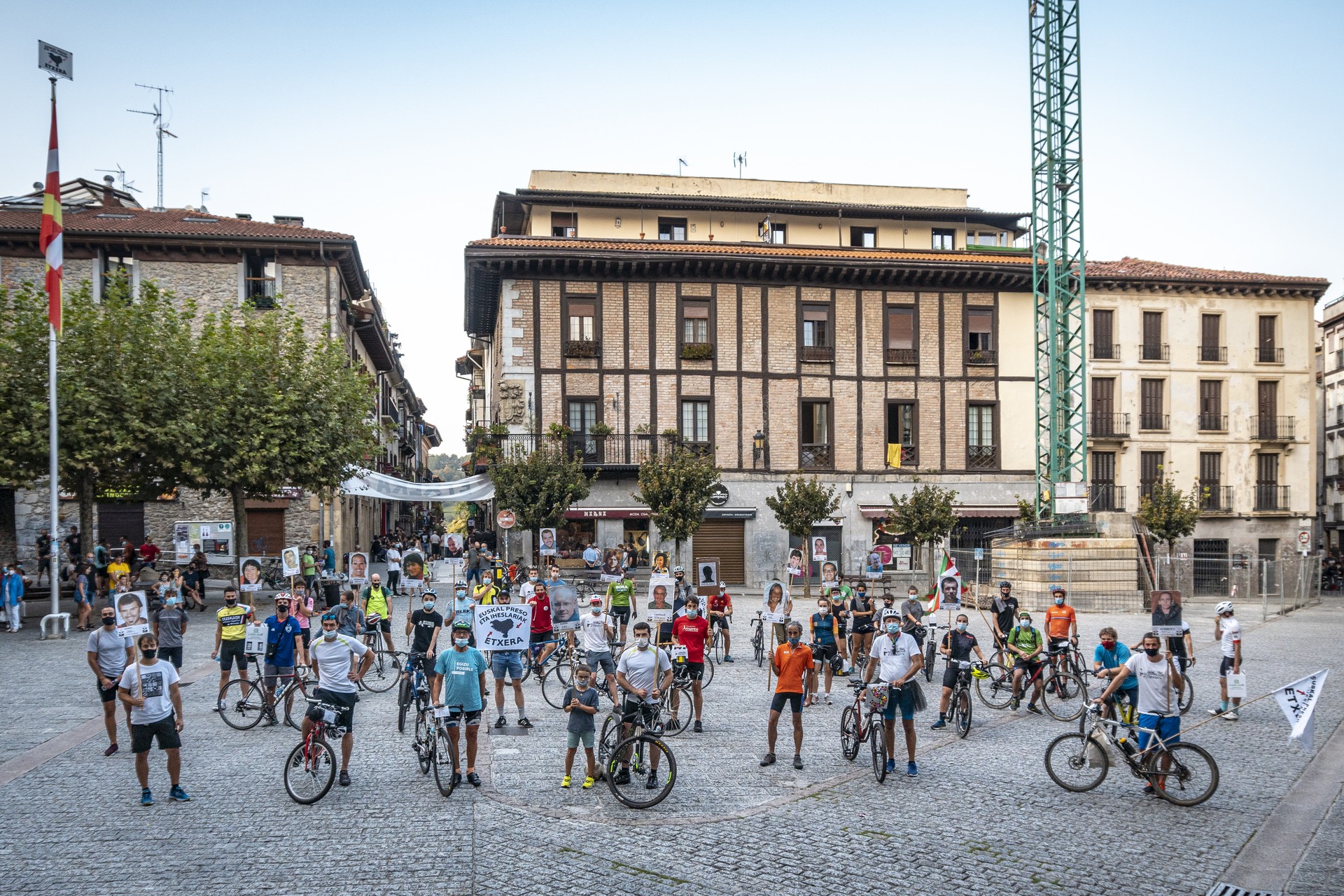 Gogotsu eman zieten pedalei, presoen aldeko bizikleta igoeran