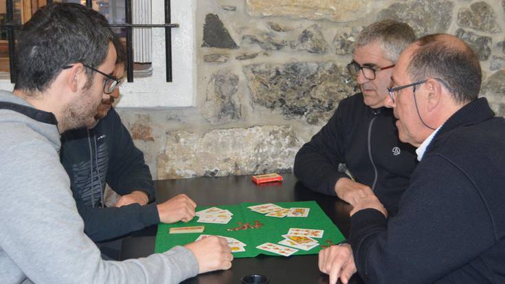 Batzarra eta mus txapleketa, Ur Mian