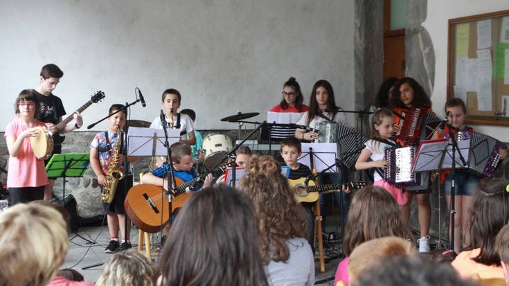 Kontzertua bihar ganbaran, musika eskolako ikasleek