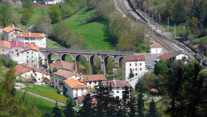 Uraren ibilbide zaharretik, Gipuzkoako harribitxira