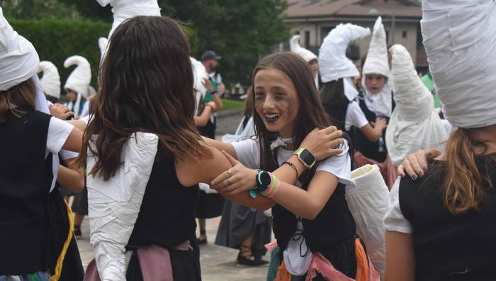 Akelarre Txikirako izenematea, bihartik aurrera zabalik emailez