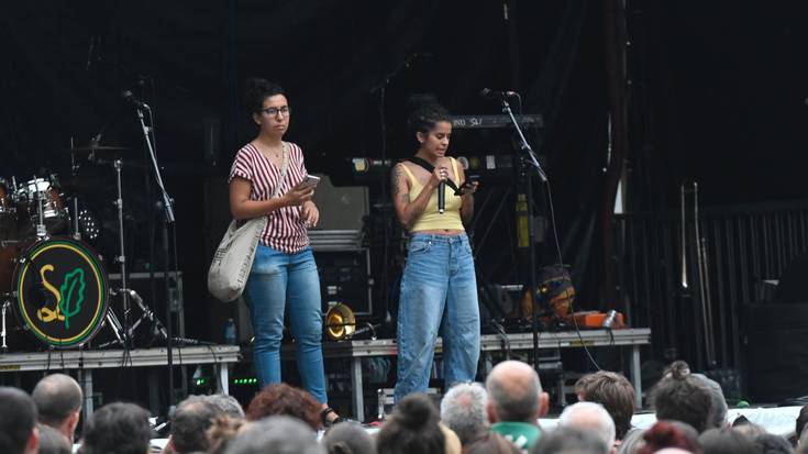 «Arazoa larria da, eta edozein diskriminazio edo indarkeria motari adi egotea eskatzen dizuegu»