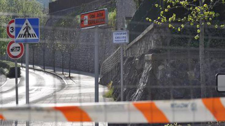 Antziolatik Latsunbera dijoan bidea itxita, gaur
