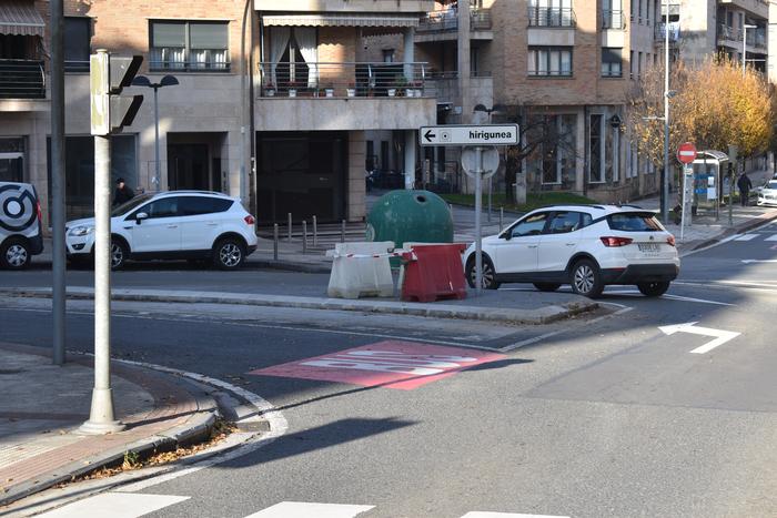 Egokitzapenak egiten ari dira «autobusen zirkulazioa errazteko»
