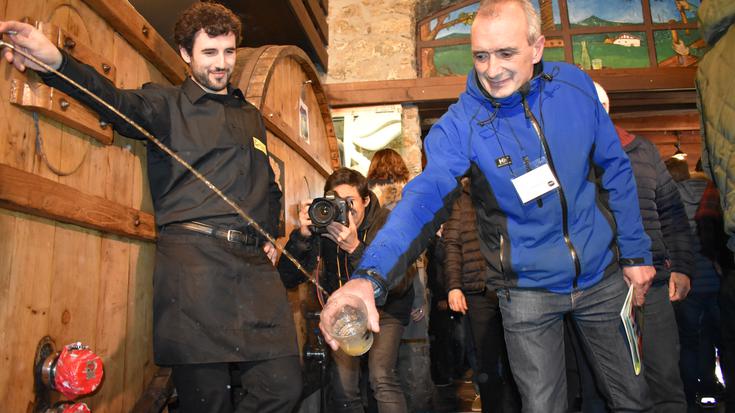 Sagardotegietan sagardoaz gozatzeko aukera berreskuratu da txotx denboraldi bereziarekin