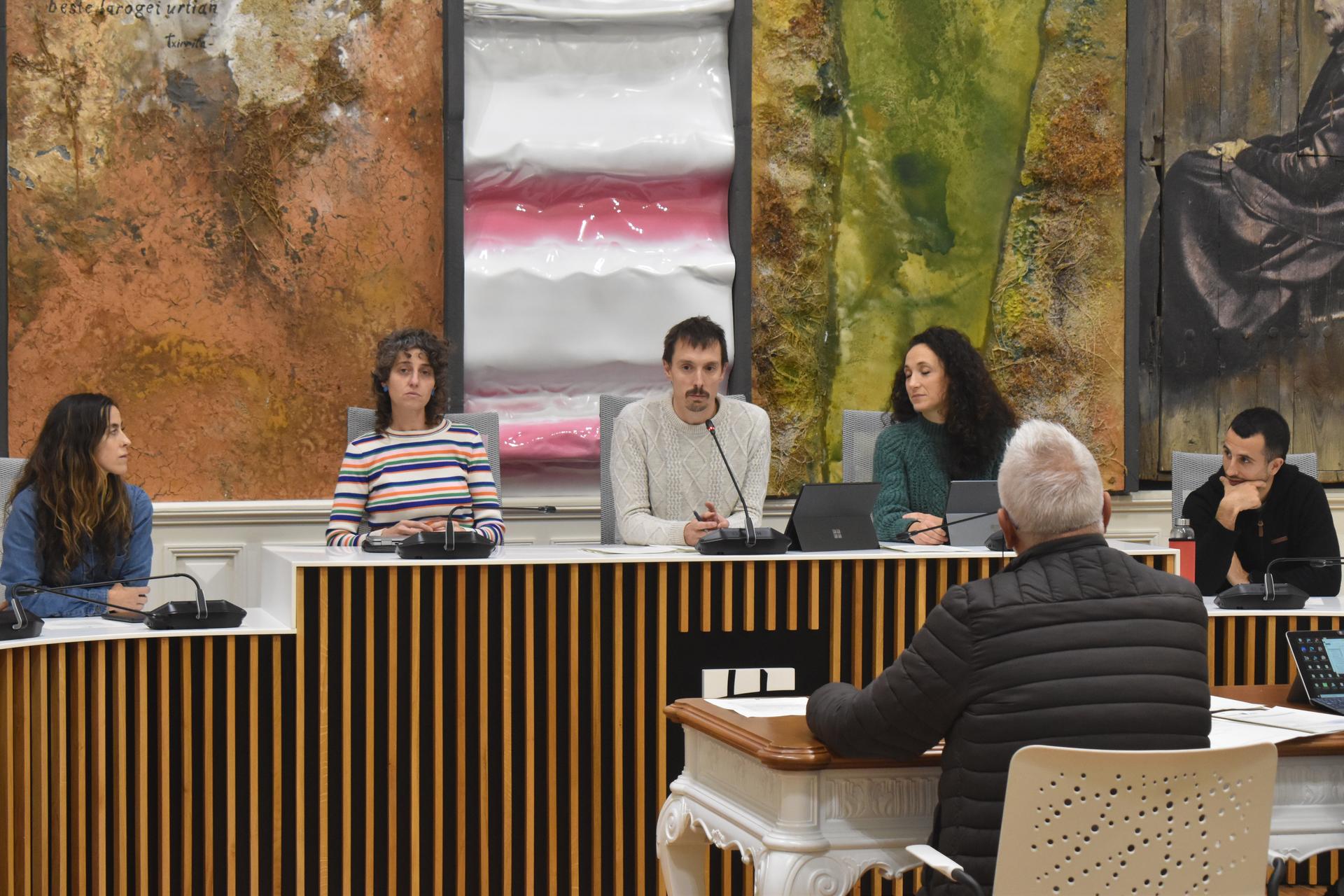 Aspaldiko osoko bilkura azkarrena, gai zerrendako puntuak aho batez onartuak