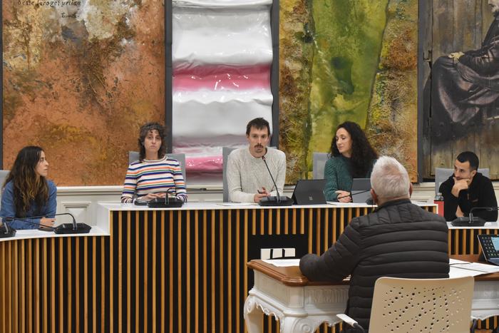Aspaldiko osoko bilkura azkarrena, gai zerrendako puntuak aho batez onartuak