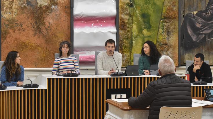Aspaldiko osoko bilkura azkarrena, gai zerrendako puntuak aho batez onartuak