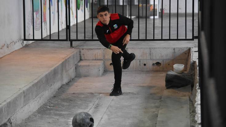 Txapeletik bost brilara geratu da Ur Mia, Taldekakoaren finalean