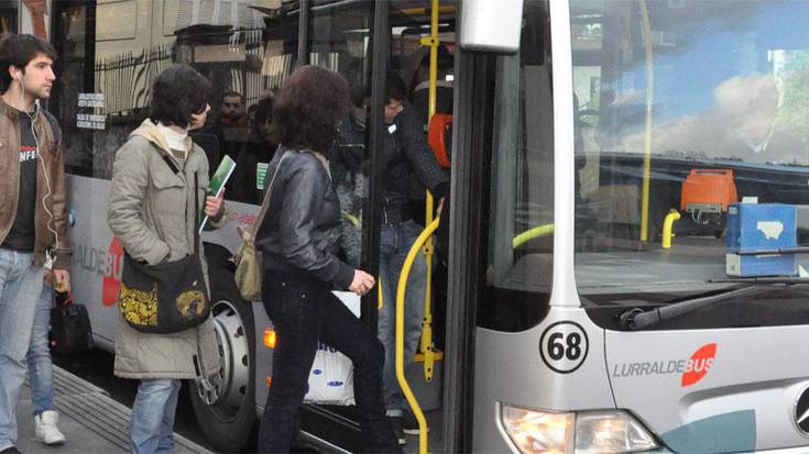 Aldaketak autobus zerbitzuan, herritarren beharretara egokitzeko
