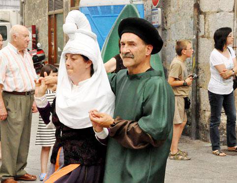 Ostegunean bilera, San Joanei buruz eta Euskal Jaiei buruz