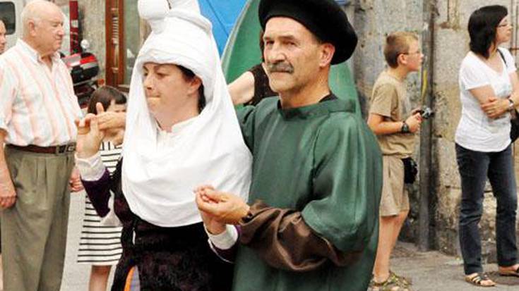 Ostegunean bilera, San Joanei buruz eta Euskal Jaiei buruz