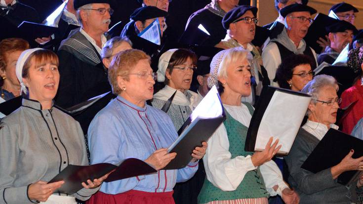 Kantuz omendu zuten Santa Zezilia