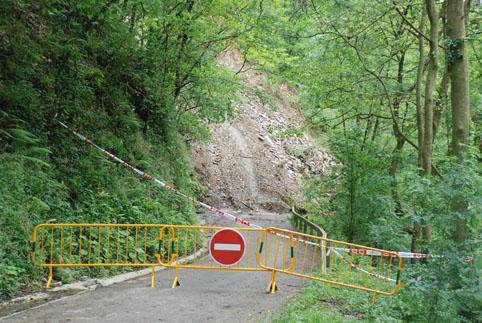 Ugaldetxo eta Olazar arteko bidea itxita 
joan den igandeaz geroztik, lurjauzia dela eta