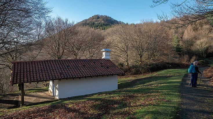 Etxe inguruko paraje zoragarrietan barrena, Usokori bira emanez