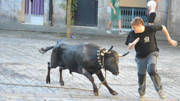 ‘Zezen sustoa’, goizean goiz ondo esnatzeko