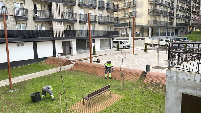 Mañe i Flaquer plaza eraberritzeko lanak bukatu dira