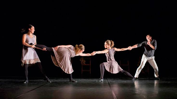 Bertsoak dantzatuta, saio berezia kiroldegian