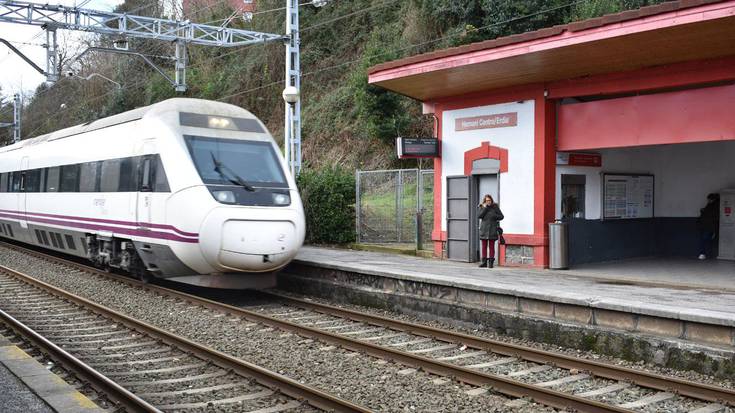 Eten egin dute Donostia eta Hernani arteko trenen zirkulazioa, istripu larri bat dela eta