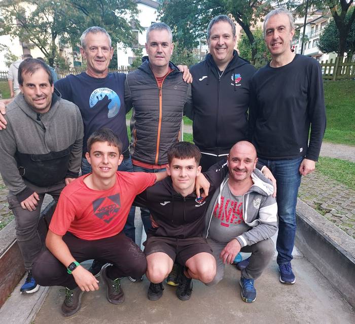 Porrotarekin hasi dute Taldekako Txapelketa Ur-Miak eta Elur Txorik