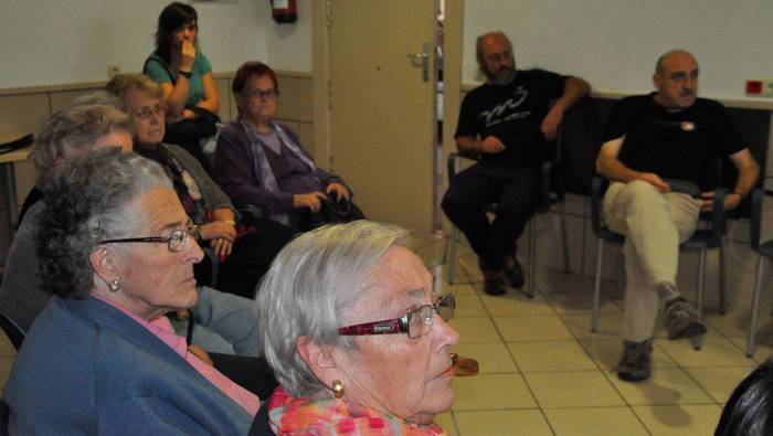 Etxeberri auzoan bilera, gaur