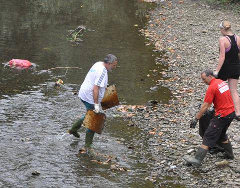 Osiñagako ibai bazterrak garbitzeko deia, larunbatean