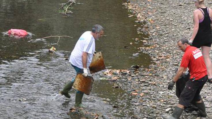 Osiñagako ibai bazterrak garbitzeko deia, larunbatean