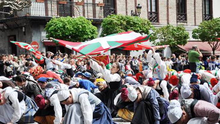 Hernani dantzarako plaza, zortzi egunez