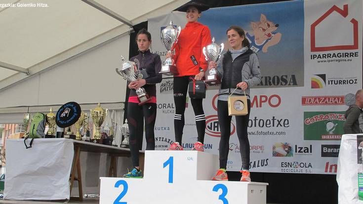 Hiru hernaniar, podiumean