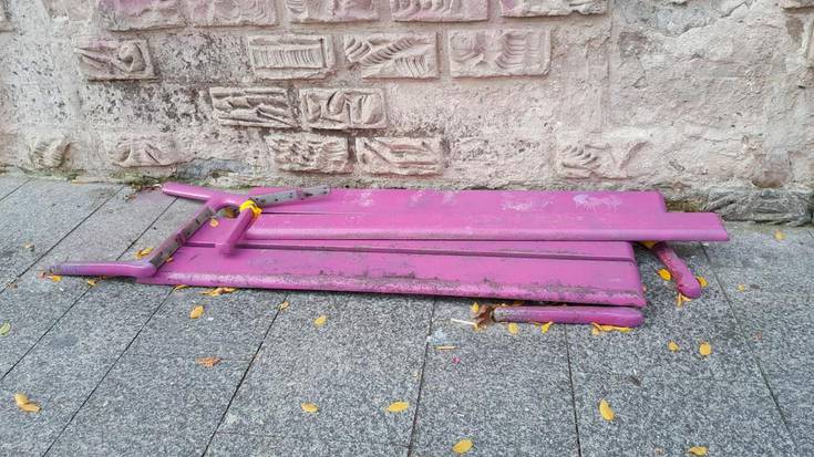 Romanen omenezko bankua, txikituta