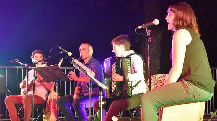 'Bitartean folk & Band' lan berria, kalean