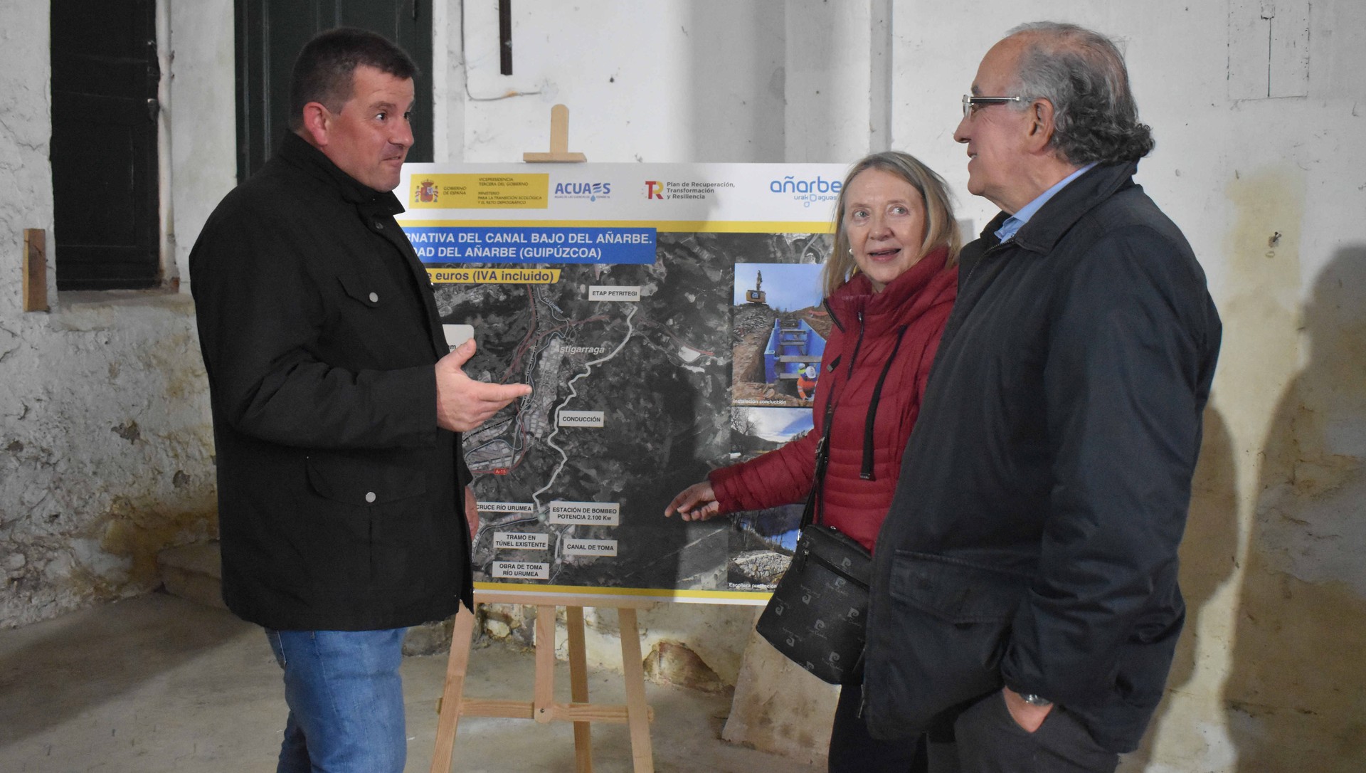 Ordezko kanal berriaren obrak bisitatu dituzte Acuaesek eta Añarbek