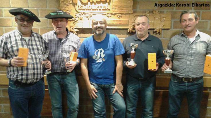 Mikel eta Joxe  garaile, Karobiko mus txapelketan