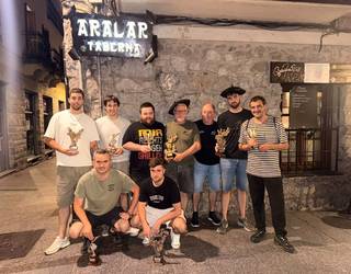 Morete aita-semeak txapeldun, Aralarren
