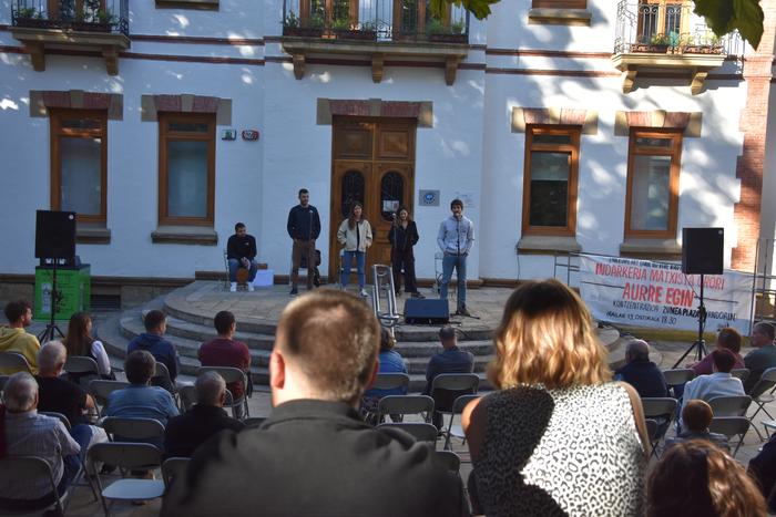 Punta puntako jaialdia prestatu du bertso eskolak Euskal Jaietarako
