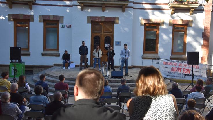 Punta puntako jaialdia prestatu du bertso eskolak Euskal Jaietarako