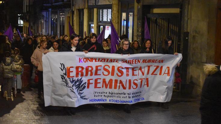 Herritar askok egin dute bat Koordinadora Feministaren manifestazioarekin
