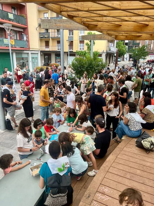 Astindu Euskara Elkartea festa giroan aurkeztu dute