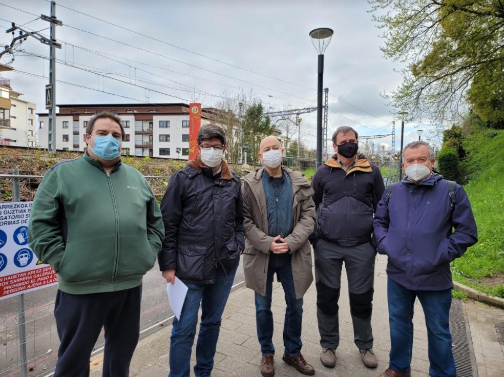 Odon Elorzak eta Hernaniko PSE-EEk Karabeleko obrei bisita