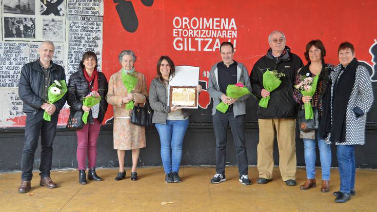 Mende laurdena, indarrez betea