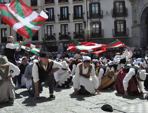 Plaza, 15 ikurriñen astindupean