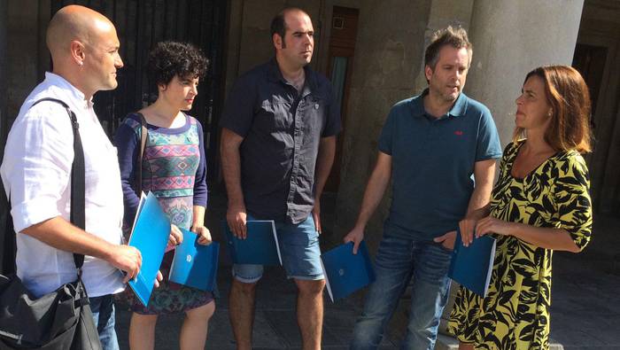 «Udalbiltzarekin bat egin eta nazio gobernua berritzeko dei egiten dugu»