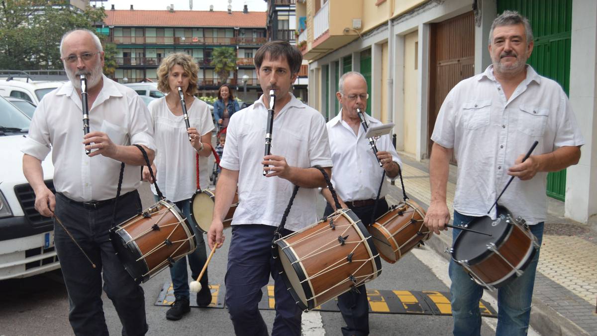 Txirrisklari buruzko proiekzioa eskainiko dute etzi, txistularien dianak 35 urte bete dituenean