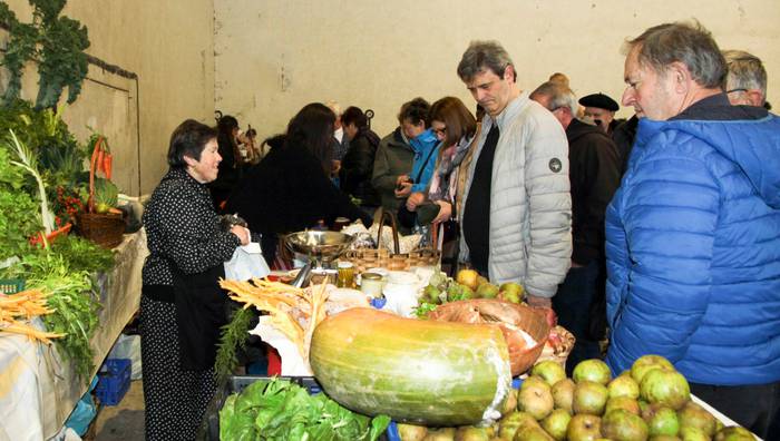 «Orain inoiz baino gehiago, beharrezkoa da herriko ekoizleei salmenta zuzenerako bidea ematea»