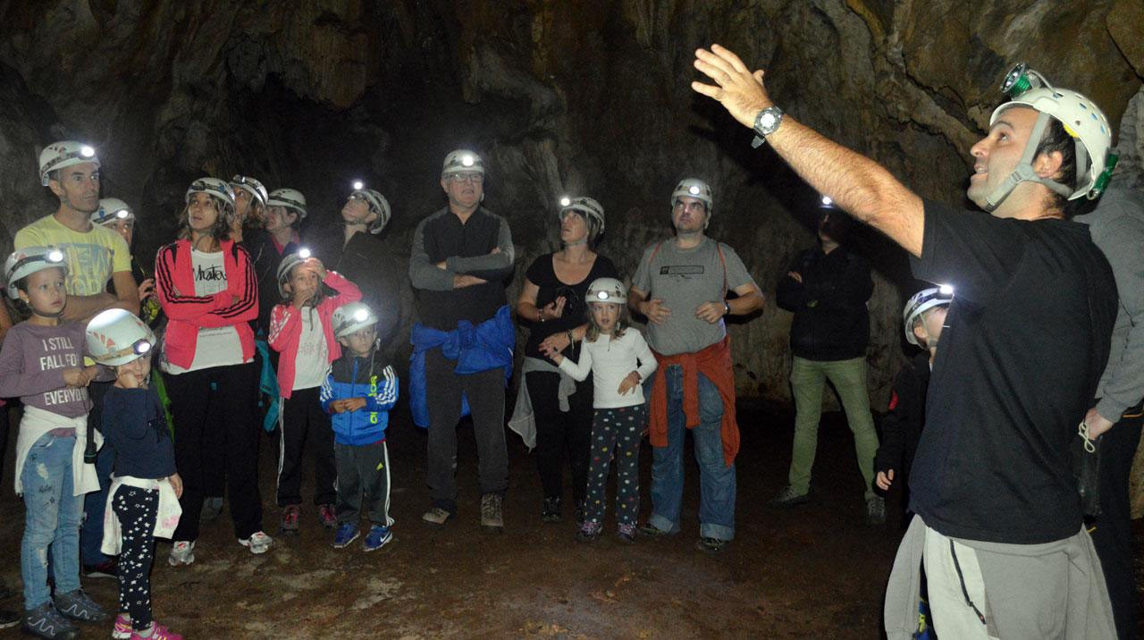Izenematea zabalik, datorren asteburuko espeleologia ikastaroan