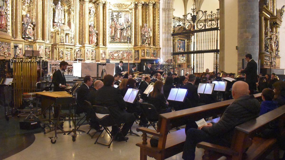 Musika Bandak Gabonetako kontzertua eskainiko du gaur elizan