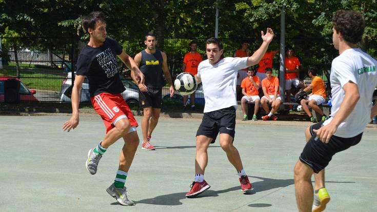 Giro ederra, futbito txapelketan