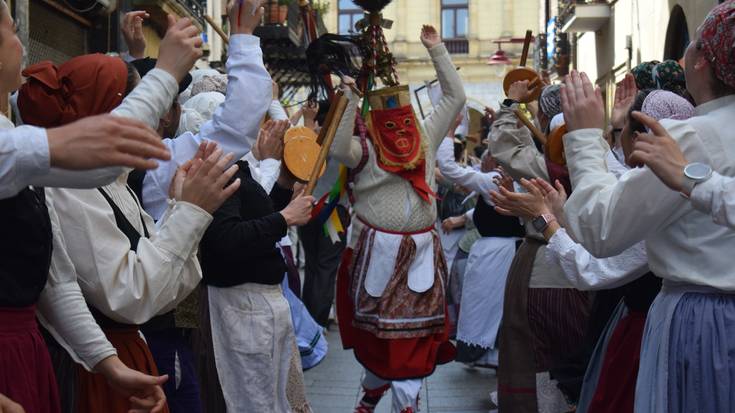 Dantzari Astearen egun nagusia, iruditan